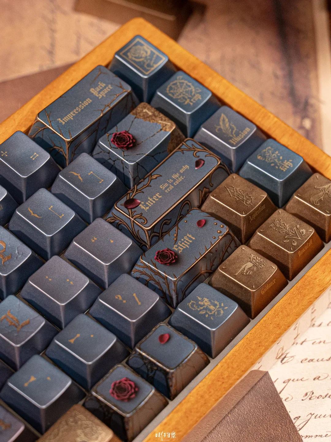 🌹 当金属遇见木：王尔德的“华丽与忧伤”重生