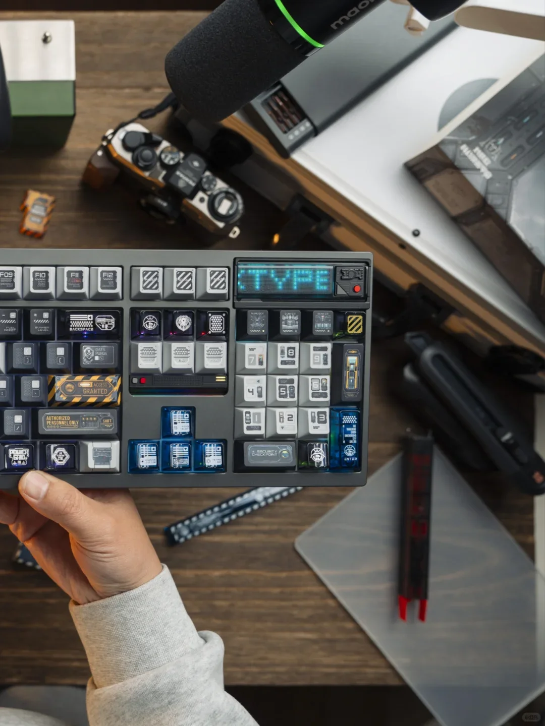 《流浪地球：地下城》键帽｜设计理念 - Thumbnail 2