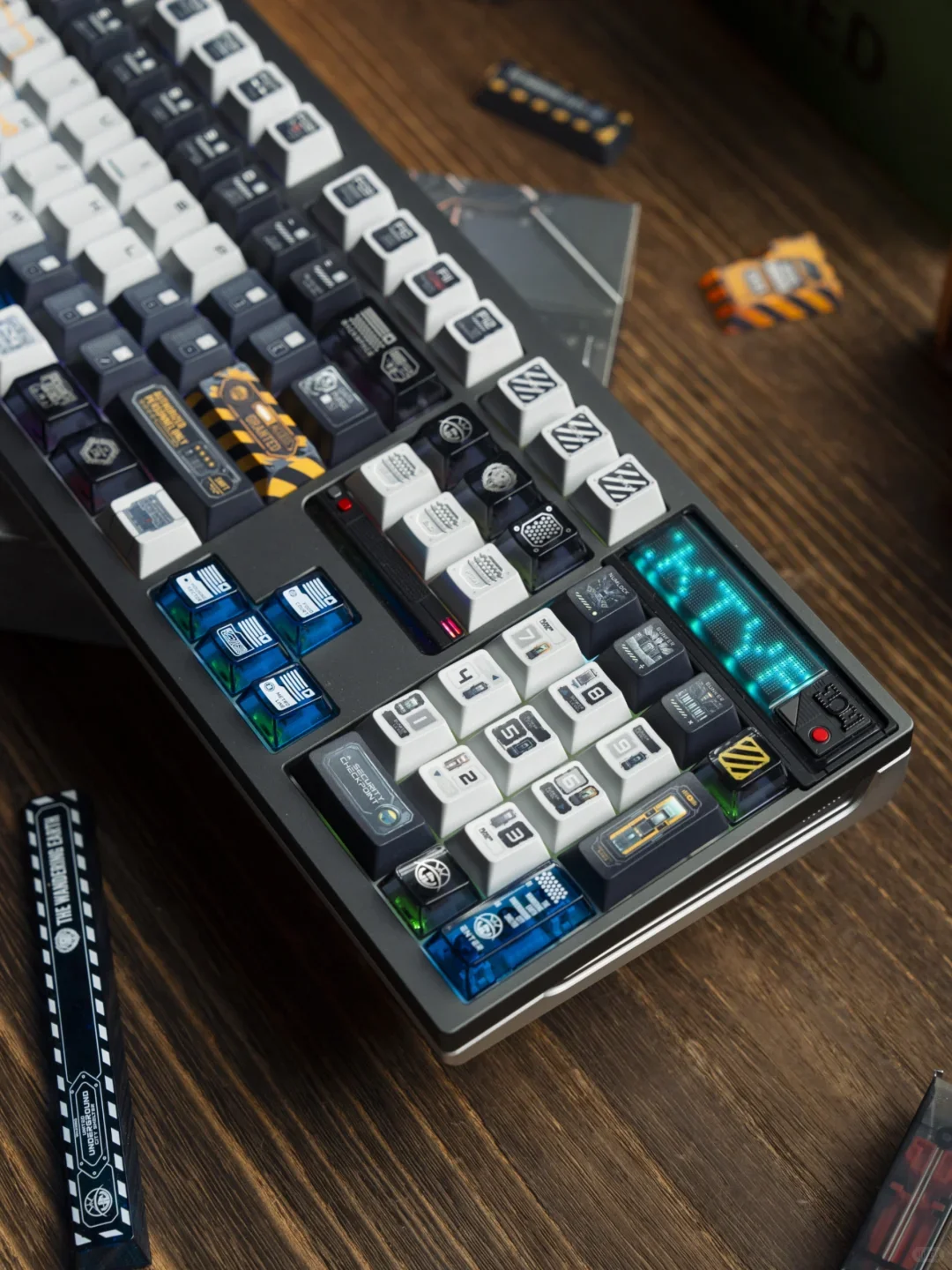 《流浪地球：地下城》键帽｜设计理念 - Thumbnail 3